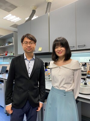 (From the left) Dr Chaogu Zheng is the supervisor of the research project, while Postdoctoral fellow Dr Chenyin Wang is the first author. 